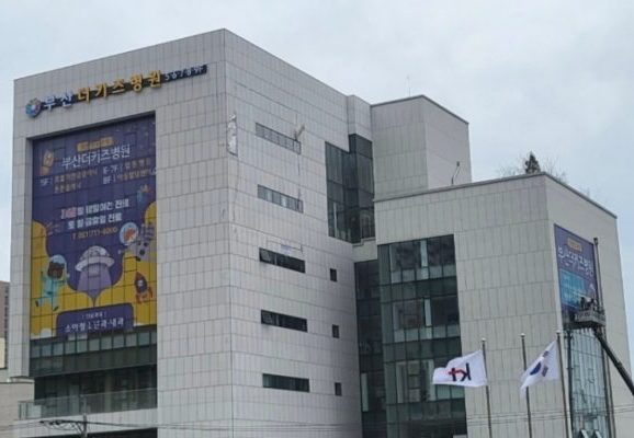 부산 장림 메디컬센터 아동병원 외벽 배너